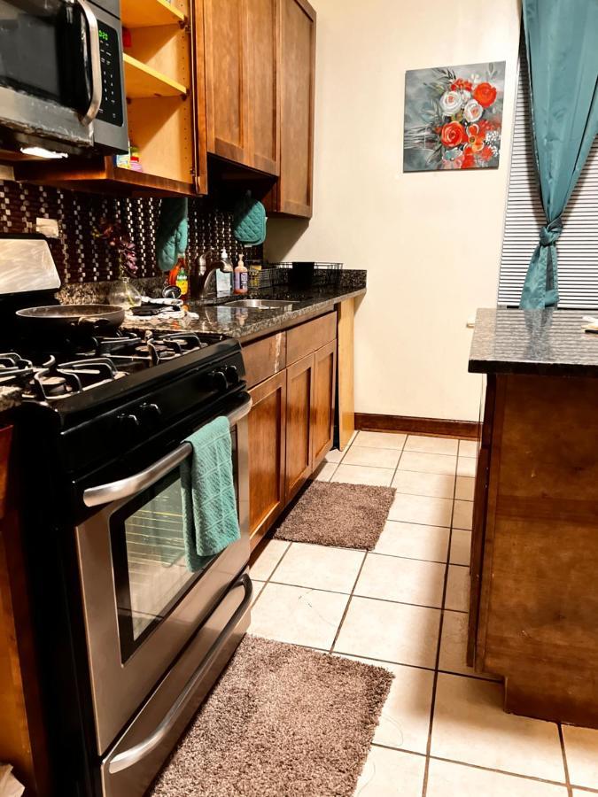 Clean, Spacious, Inexpensive Queen Br Hotel Chicago Bagian luar foto
